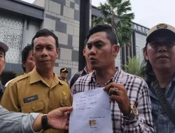 Warga Gandus Kembali Gelar Aksi, Desak Perbaikan Jalan yang Rusak Parah