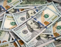 “Dolar AS Melemah di Tengah Optimisme Pasar dan Tekanan Kebijakan Tarif”