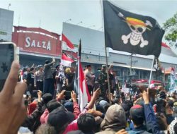 “Warga Pati Guncang Kantor Bupati, Tuntutan Mundur Bupati Sudewo Menguat”