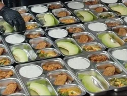 “Ketika Makan Bergizi Gratis Berujung Sakit: Desakan Evaluasi Kian Menguat”