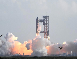 “Roket SpaceX Meledak, Ratusan Penumpang Pesawat Nyaris Terancam”