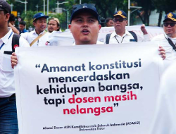 “Gugatan Dosen Uji Pasal Gaji, Negara Dipertanyakan Melindungi Pendidik”
