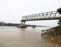 “Jembatan Lalan Ambruk, Alur Batu Bara Terhenti, Tata Kelola Disorot”
