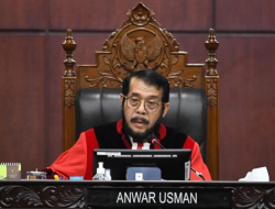 “Anwar Usman Pamit dari Mahkamah Konstitusi, Menutup Era Panjang Penuh Kontroversi”